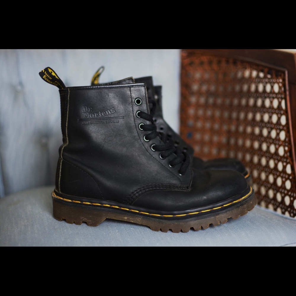 Vintage Dr Martens// Made in England 1460 Smooth